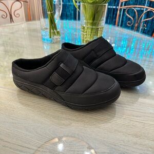 Lands' End Black Quilted Slip-On Shoes. Moccasins.  Clogs